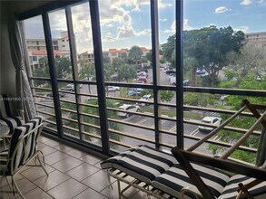 2306 S Cypress Bend Dr in Pompano Beach, FL - Building Photo - Building Photo