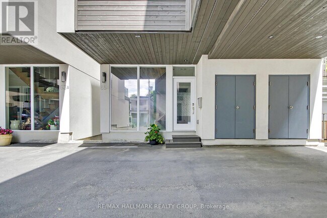 65 Pinhey St in Ottawa, ON - Building Photo - Building Photo
