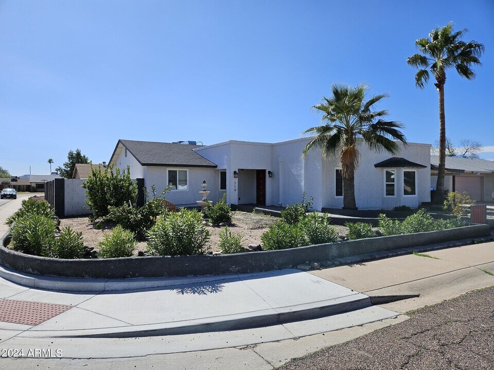 719 W Morrow Dr in Phoenix, AZ - Building Photo