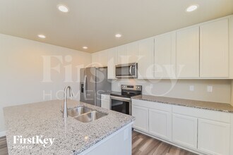 10471 Horton Dr in Colorado Springs, CO - Foto de edificio - Building Photo