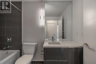 15-3315 Roehampton Ave in Toronto, ON - Building Photo - Building Photo