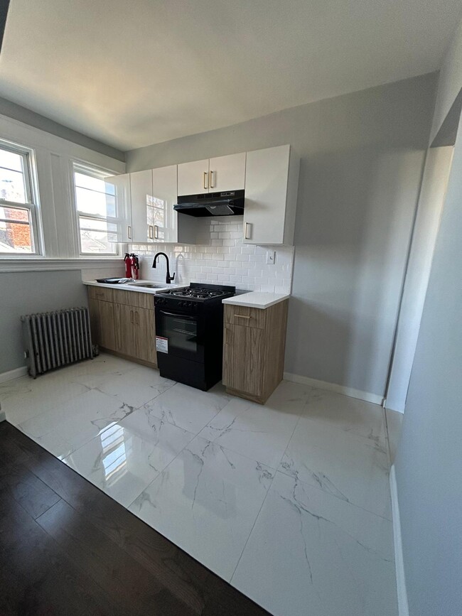 270 Montclair Ave, Unit Apt 3 in Newark, NJ - Building Photo - Building Photo