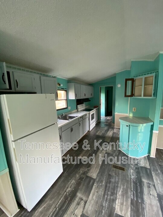 1104 Columbia Ave in Glasgow, KY - Building Photo