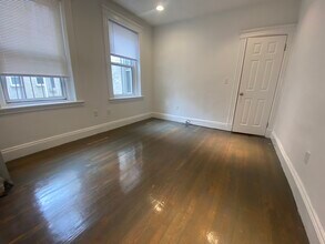 125 Park Dr, Unit 33 in Boston, MA - Building Photo - Building Photo