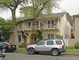 140 S Camden Dr in Beverly Hills, CA - Building Photo