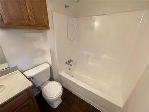 1738 Dynasty Dr in Red Oak, TX - Building Photo - Building Photo