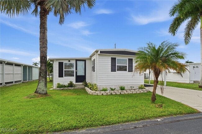 24 Cheyenne Trail in Naples, FL - Building Photo - Building Photo