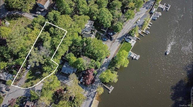 1 Wah Ta Wah Dr in Greenwood Lake, NY - Building Photo - Building Photo