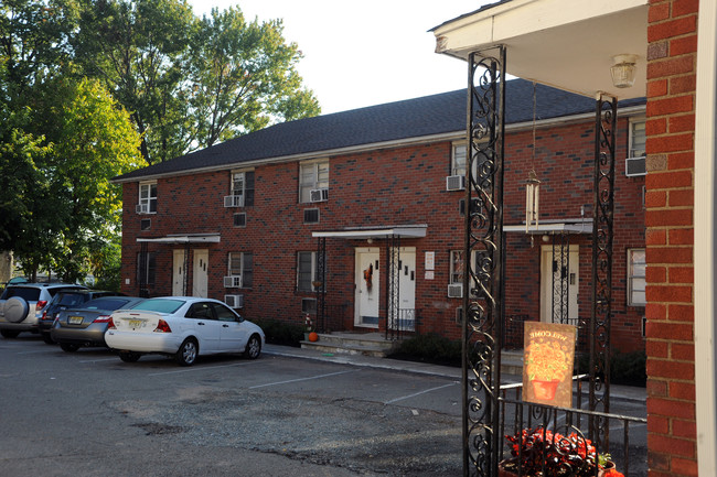 Elm Court Apartments in Maywood, NJ - Building Photo - Building Photo