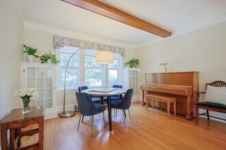 27 Chesterfield Rd in Newton, MA - Foto de edificio - Building Photo