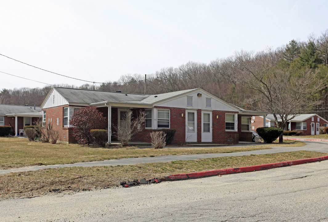 Colonial Drive Apartment in Whitinsville, MA - Building Photo