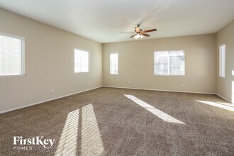 8288 Nebula Cloud Ave in Las Vegas, NV - Foto de edificio - Building Photo