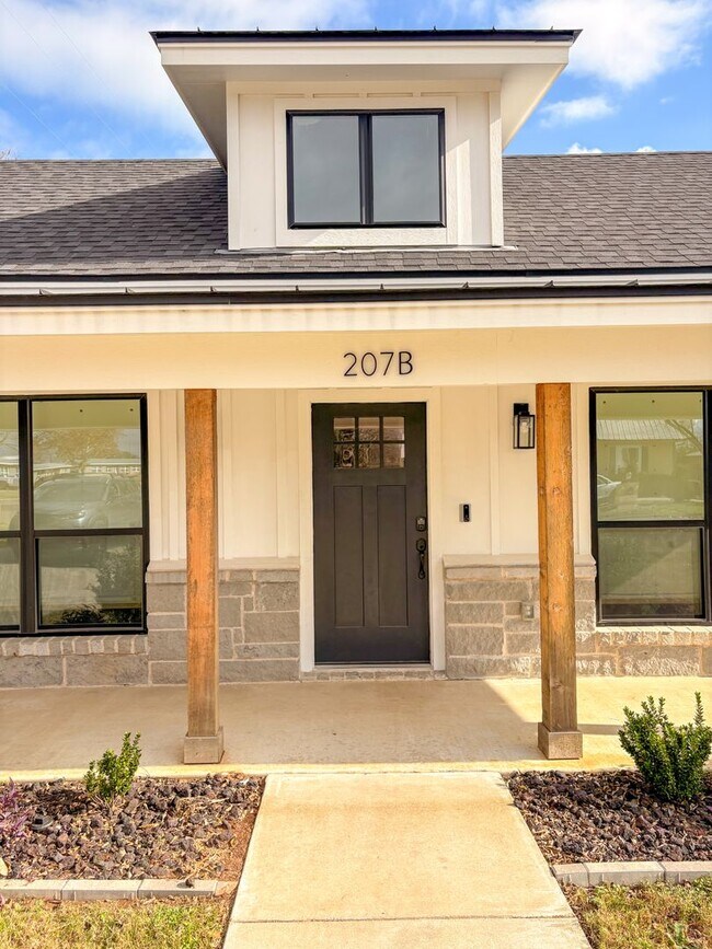 207 N Tyler St in McGregor, TX - Building Photo - Building Photo