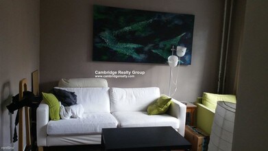 25 Fainwood Cir-Unit -# 1 in Cambridge, MA - Foto de edificio - Building Photo