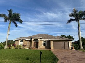 2347 SW Kent Cir in Port St. Lucie, FL - Building Photo