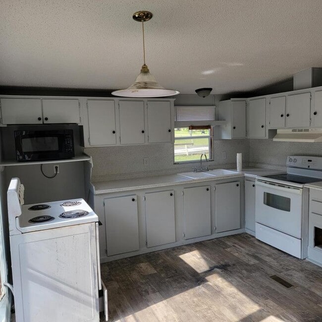 1450 Broad St in Leesville, SC - Building Photo - Building Photo