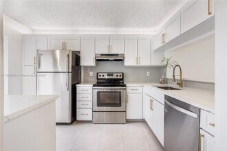 3952 Cocoplum Cir in Coconut Creek, FL - Building Photo - Building Photo