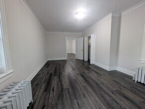 5820 W Berteau Ave, Unit 2 in Chicago, IL - Building Photo - Building Photo