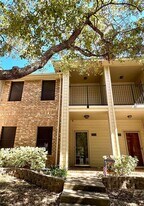 2030 Lakeside Dr in Seabrook, TX - Building Photo