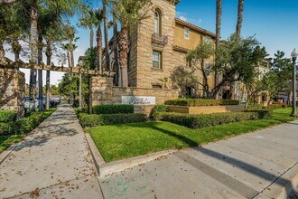 259 Riverdale Ct in Camarillo, CA - Foto de edificio - Building Photo