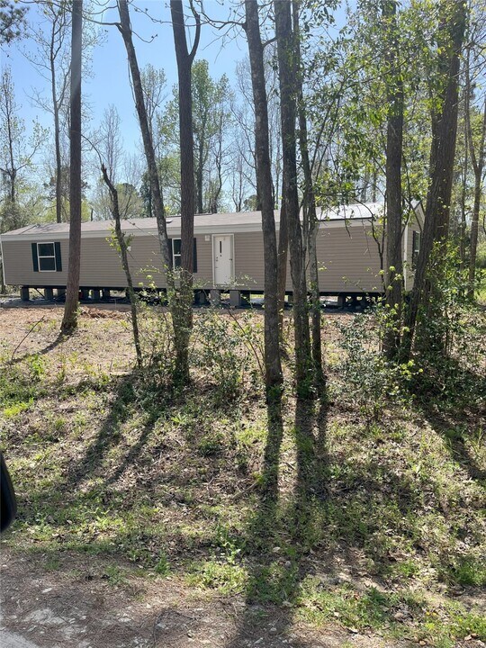 30 Terry Cir in Coldspring, TX - Building Photo