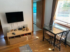 30 Murdock St, Unit 1 in Somerville, MA - Foto de edificio - Building Photo