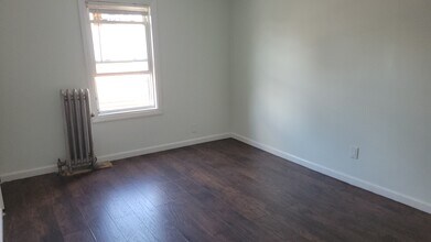 69 Mapes Ave, Unit 3 in Newark, NJ - Building Photo - Building Photo
