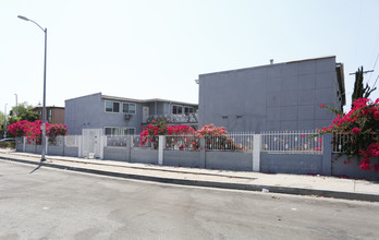 12510 Saticoy St in North Hollywood, CA - Building Photo - Building Photo