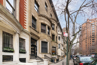 321 W 74th St in New York, NY - Building Photo - Building Photo