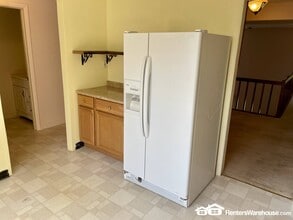 9923 Valley Park Dr in Damascus, MD - Foto de edificio - Building Photo