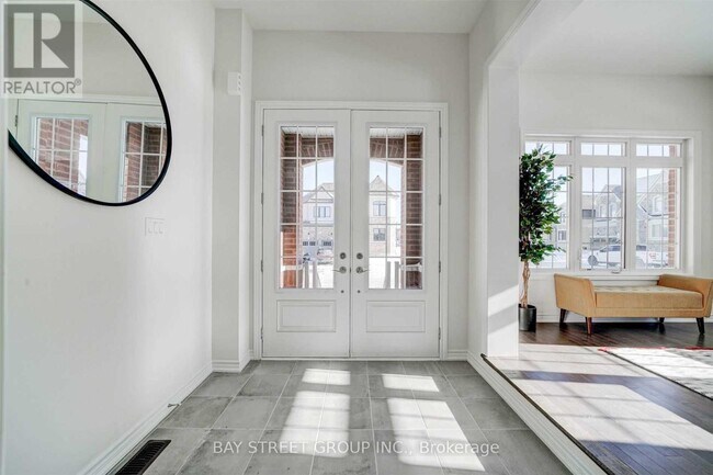 2 Valleo St in Georgina, ON - Building Photo - Building Photo