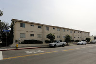 5085 Saratoga Ave in San Diego, CA - Foto de edificio - Building Photo