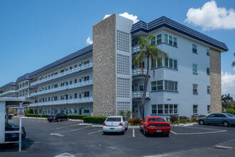 Ivanhoe House in Gulfport, FL - Building Photo - Building Photo