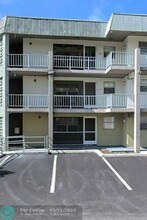 300 Layne Blvd in Hallandale Beach, FL - Foto de edificio - Building Photo