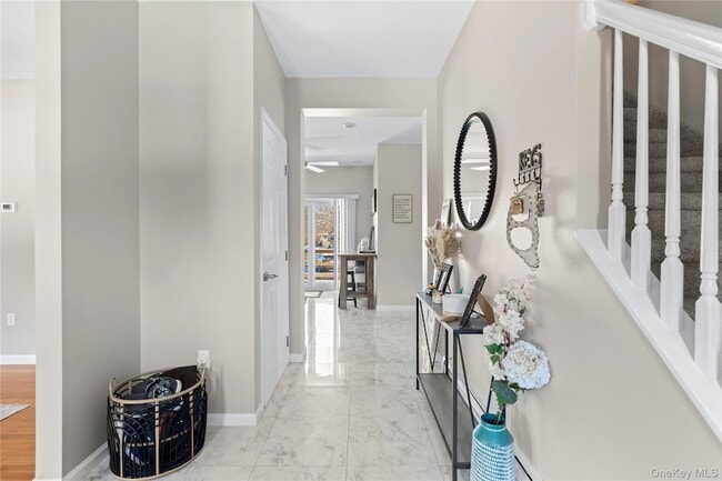 65 Ocean Ave in Bay Shore, NY - Building Photo - Building Photo