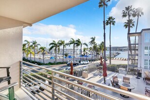 1021 Scott St, Unit 243 in San Diego, CA - Building Photo