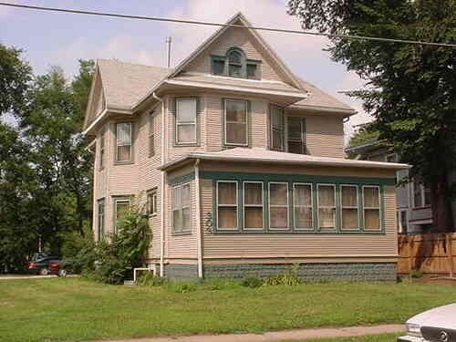 303 Courtland St in Waterloo, IA - Foto de edificio