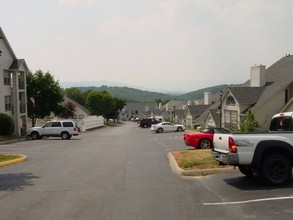 Summit at Roanoke in Roanoke, VA - Building Photo - Building Photo