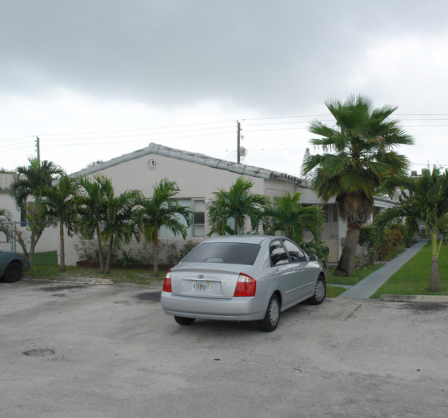 1718-1722 Thomas St in Hollywood, FL - Building Photo - Building Photo