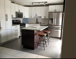 3359 Gardens E Dr in Palm Beach Gardens, FL - Building Photo