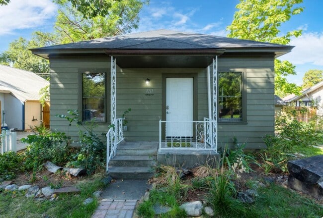 property at 1211 S Leadville Ave