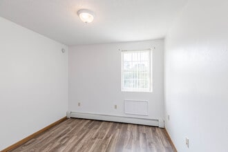 Meridian Point in Uniontown, PA - Building Photo - Interior Photo