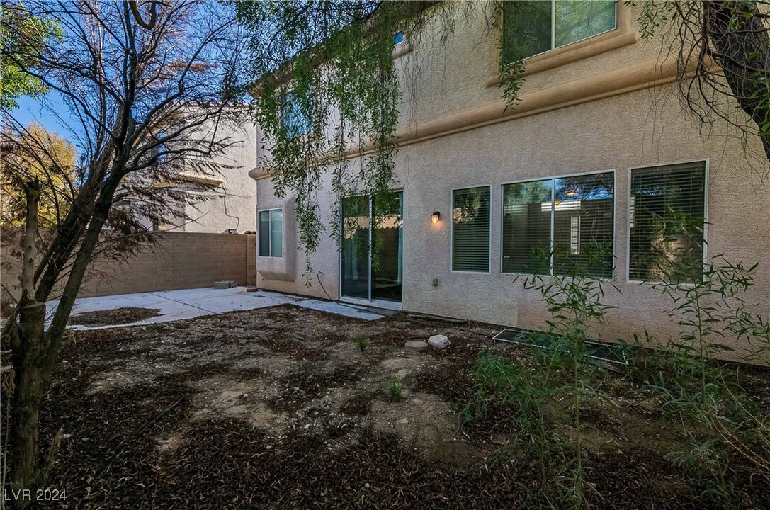 10429 Mulvaney Cir in Las Vegas, NV - Building Photo