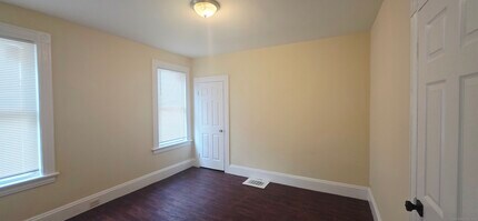 273 Brooks St-Unit -1st Floor in Bridgeport, CT - Building Photo - Building Photo