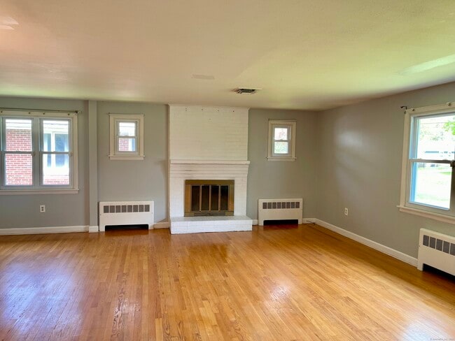 25 Lindy Ln in West Hartford, CT - Building Photo - Building Photo