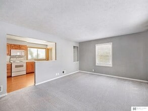 8623 C St in Omaha, NE - Foto de edificio - Building Photo