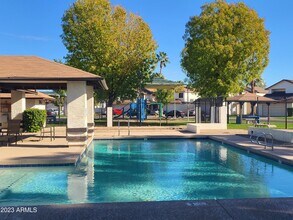 10024 W Sells Dr in Phoenix, AZ - Building Photo - Building Photo