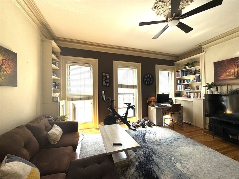 73 Charles St, Unit 2 in Boston, MA - Building Photo