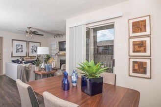 The Vines in Lewisville, TX - Foto de edificio - Building Photo