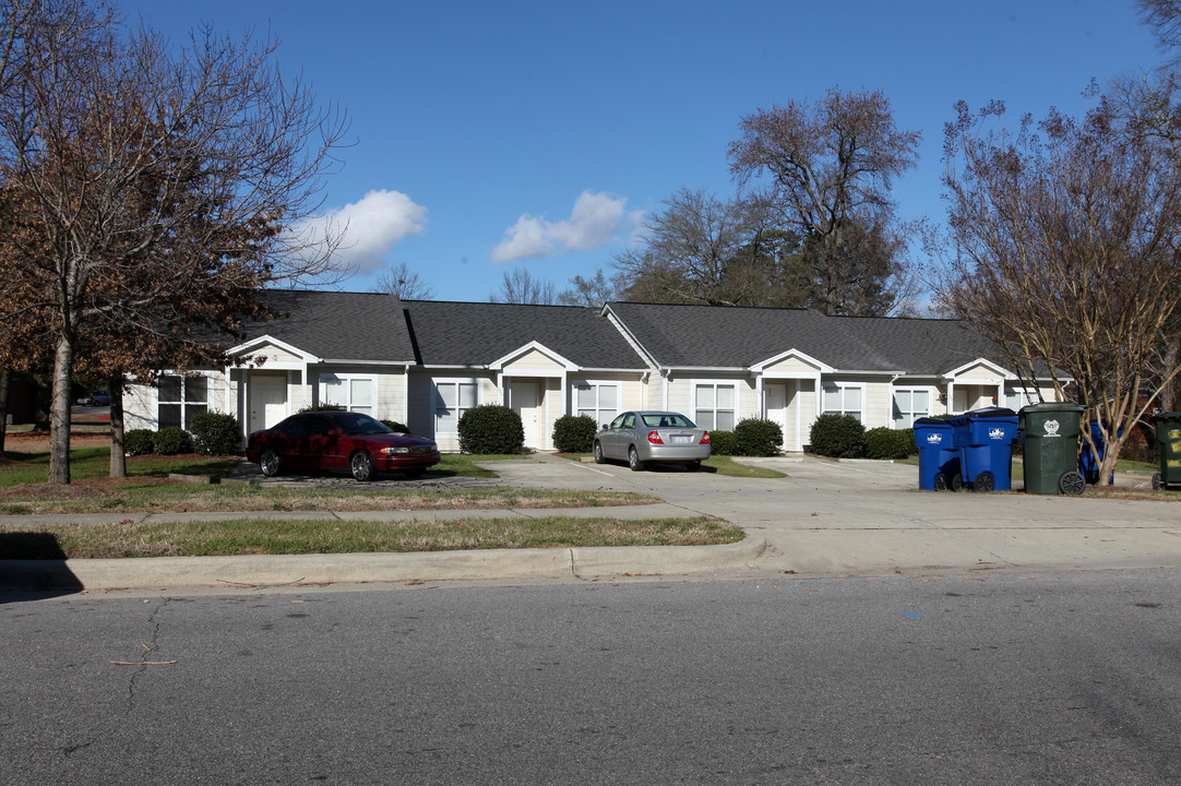 3515 Lake Woodard Dr in Raleigh, NC - Building Photo